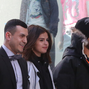 Exclusif - Selena Gomez et son compagnon The Weeknd (Abel Tesfaye) font du shopping en amoureux sur Bloor Street à Toronto, le 16 mars 2017. Le couple est allé chez Gucci et chez Holt Renfrew. Ils semblent très amoureux. © CPA/Bestimage Exclusive