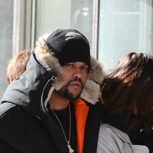 Exclusif - Selena Gomez et son compagnon The Weeknd (Abel Tesfaye) font du shopping en amoureux sur Bloor Street à Toronto, le 16 mars 2017. Le couple est allé chez Gucci et chez Holt Renfrew. Ils semblent très amoureux. © CPA/Bestimage Exclusive