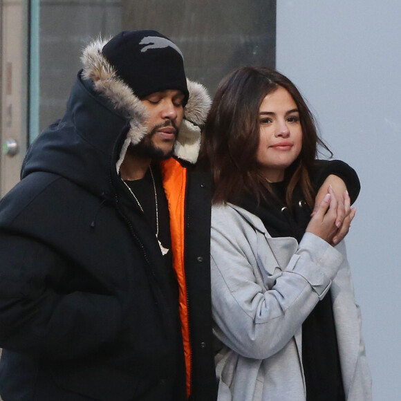 Exclusif - Selena Gomez et son compagnon The Weeknd (Abel Tesfaye) font du shopping en amoureux sur Bloor Street à Toronto, le 16 mars 2017. Le couple est allé chez Gucci et chez Holt Renfrew. Ils semblent très amoureux. © CPA/Bestimage Exclusive