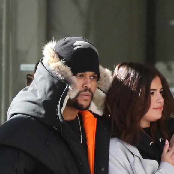 Exclusif - Selena Gomez et son compagnon The Weeknd (Abel Tesfaye) font du shopping en amoureux sur Bloor Street à Toronto, le 16 mars 2017. Le couple est allé chez Gucci et chez Holt Renfrew. Ils semblent très amoureux. © CPA/Bestimage Exclusive