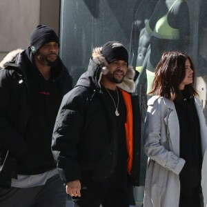 Exclusif - Selena Gomez et son compagnon The Weeknd (Abel Tesfaye) font du shopping en amoureux sur Bloor Street à Toronto, le 16 mars 2017. Le couple est allé chez Gucci et chez Holt Renfrew. Ils semblent très amoureux. © CPA/Bestimage Exclusive