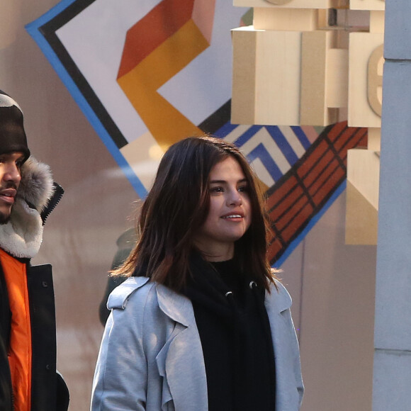 Exclusif - Selena Gomez et son compagnon The Weeknd (Abel Tesfaye) font du shopping en amoureux sur Bloor Street à Toronto, le 16 mars 2017. Le couple est allé chez Gucci et chez Holt Renfrew. Ils semblent très amoureux. © CPA/Bestimage Exclusive