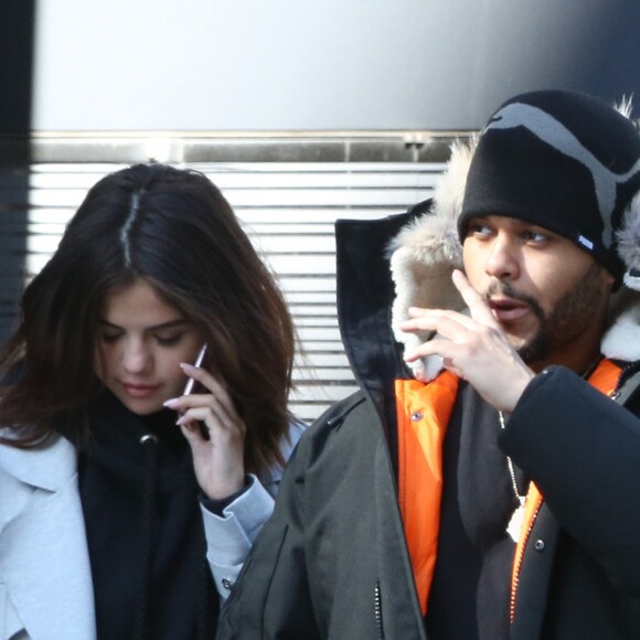 Exclusif - Selena Gomez et son compagnon The Weeknd (Abel Tesfaye) font du shopping en amoureux sur Bloor Street à Toronto, le 16 mars 2017. Le couple est allé chez Gucci et chez Holt Renfrew. Ils semblent très amoureux. © CPA/Bestimage Exclusive