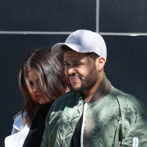 Exclusif - Prix spécial - No web - No blog - Selena Gomez se promène avec son compagnon The Weeknd dans les rues de Toronto. Les amoureux logent au même endroit où Selena est restée avec son ex J.Bieber lors de sa dernière visite! Le 18 mars 2017 © CPA/Bestimage