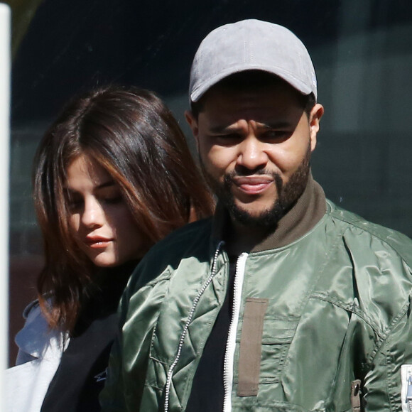 Exclusif - Prix spécial - No web - No blog - Selena Gomez se promène avec son compagnon The Weeknd dans les rues de Toronto. Les amoureux logent au même endroit où Selena est restée avec son ex J.Bieber lors de sa dernière visite! Le 18 mars 2017 © CPA/Bestimage