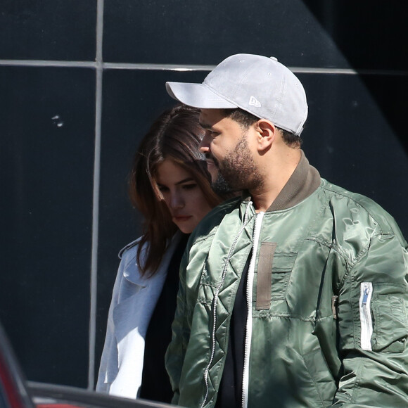 Exclusif - Prix spécial - No web - No blog - Selena Gomez se promène avec son compagnon The Weeknd dans les rues de Toronto. Les amoureux logent au même endroit où Selena est restée avec son ex J.Bieber lors de sa dernière visite! Le 18 mars 2017 © CPA/Bestimage