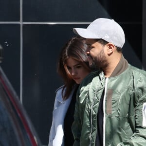 Exclusif - Prix spécial - No web - No blog - Selena Gomez se promène avec son compagnon The Weeknd dans les rues de Toronto. Les amoureux logent au même endroit où Selena est restée avec son ex J.Bieber lors de sa dernière visite! Le 18 mars 2017 © CPA/Bestimage