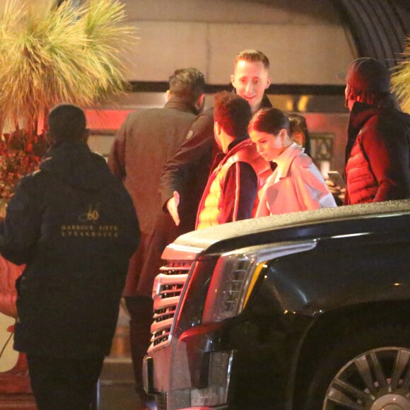 Exclusif - Selena Gomez et son compagnon The Weeknd (Abel Tesfaye) sont allés dîner au restaurant "Harbour Sixty Steakhouse" à Toronto, le samedi 18 mars 2017. La chanteuse ne reste jamais bien loin de son nouvel amour, elle a fait vendredi soir un aller/retour très rapide Toronto-New York en jet privé pour un photoshoot! Le couple semble très amoureux. © CPA/Bestimage