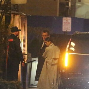 Exclusif - Selena Gomez et son compagnon The Weeknd (Abel Tesfaye) sont allés dîner au restaurant "Harbour Sixty Steakhouse" à Toronto, le samedi 18 mars 2017. La chanteuse ne reste jamais bien loin de son nouvel amour, elle a fait vendredi soir un aller/retour très rapide Toronto-New York en jet privé pour un photoshoot! Le couple semble très amoureux. © CPA/Bestimage