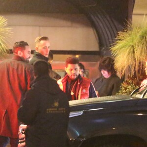 Exclusif - Selena Gomez et son compagnon The Weeknd (Abel Tesfaye) sont allés dîner au restaurant "Harbour Sixty Steakhouse" à Toronto, le samedi 18 mars 2017. La chanteuse ne reste jamais bien loin de son nouvel amour, elle a fait vendredi soir un aller/retour très rapide Toronto-New York en jet privé pour un photoshoot! Le couple semble très amoureux. © CPA/Bestimage  Exclusive - Selena Gomez returns to Toronto for 'The Weeknd.' Things appear to be getting serious between Selena Gomez and her beau 'The Weeknd.' The couple are definitely doing everything to 'make it work.' Selena hopped on a private jet in the early hours of Friday for a photo shoot in NYC on that very day! After she wrapped it was a straight shot to a private airport where her jet was waiting to bring her back to Toronto for Saturday and Sunday. The couple went out to dinner, toured local sights, and even went to an Aquarium. Toronto, Canada - Saturday March 18, 2017.18/03/2017 - Toronto