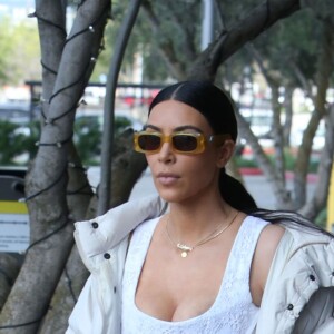 Kim Kardashian est allée déjeuner avec sa mère Kris Jenner, sa soeur Kourtney et sa fille Penelope à Calabasas, le 22 février 2017