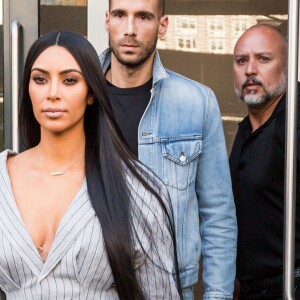 Kim Kardashian et son attaché de presse Simon Huck se baladent dans les rues de New York, le 14 février 2017