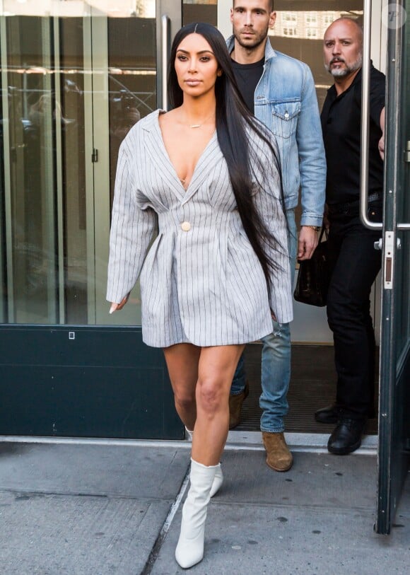 Kim Kardashian et son attaché de presse Simon Huck se baladent dans les rues de New York, le 14 février 2017
