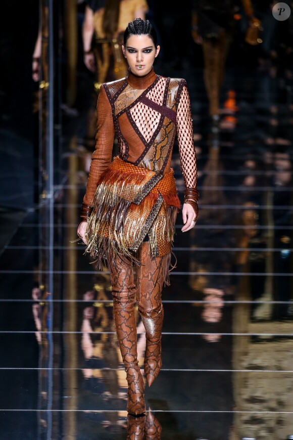 Kendall Jenner - Défilé de mode "Balmain", collection prêt-à-porter automne-hiver 2017-2018 à Paris, le 2 mars 2017.