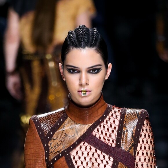 Kendall Jenner - Défilé de mode "Balmain", collection prêt-à-porter automne-hiver 2017-2018 à Paris, le 2 mars 2017.