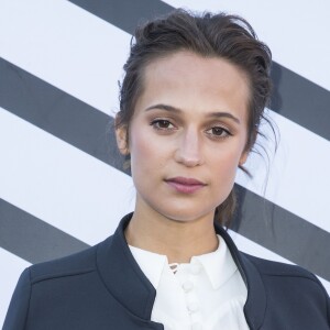 Alicia Vikander - Photocall au défilé de mode "Louis Vuitton" collection prêt-à-porter Printemps-Eté 2017 lors de la Fashion Week de Paris, place Vendôme, à Paris, France, le 5 octobre 2016. © Olivier Borde/Bestimage