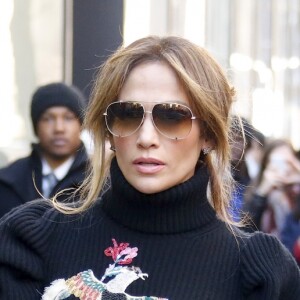 Jennifer Lopez quitte l'émission "Today" aux studios NBC à New York le 2 mars 2017.