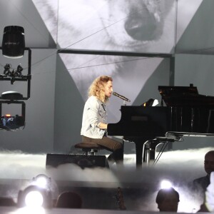 Julien Doré lors de la 32e cérémonie des "Victoires de la Musique" au Zénith de Paris, le 10 février 2017.© Christophe Aubert via Bestimage