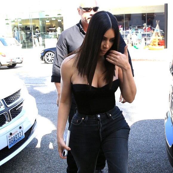 Kim Kardashian est allée déjeuner à Beverly Hills, le 30 mars 2017.