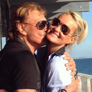 Johnny et Laeticia Hallyday, amoureux comme au premier jour sur une photo publiée sur Instagram le 3 avril 2017. Le 8 mars dernier, le chanteur de 73 ans avait annoncé qu'il était soigné pour un cancer.