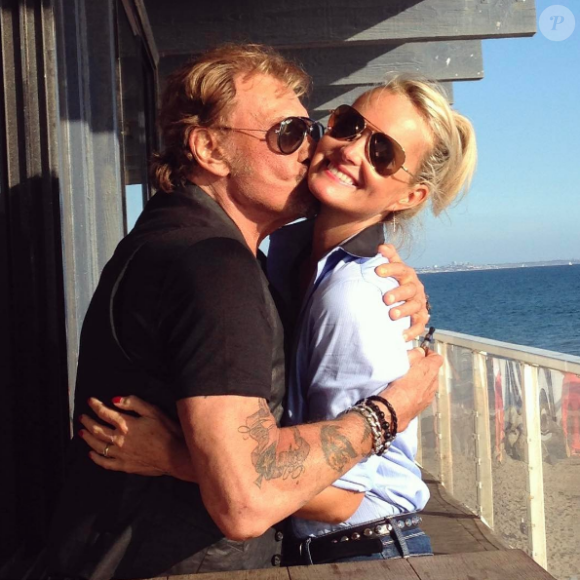 Johnny et Laeticia Hallyday, amoureux comme au premier jour sur une photo publiée sur Instagram le 3 avril 2017. Le 8 mars dernier, le chanteur de 73 ans avait annoncé qu'il était soigné pour un cancer.