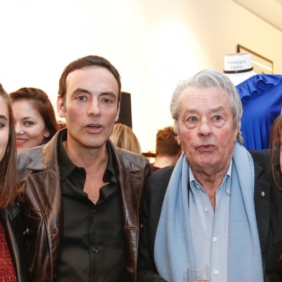 Exclusif - Alain Delon avec ses petites filles Loup et Liv et son fils Anthony Delon - Lancement de la marque de vêtements de cuir "Anthony Delon 1985" chez Montaigne Market à Paris. Le 7 mars 2017 © Philippe Doignon / Bestimage