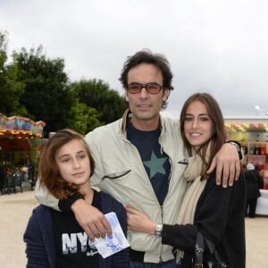 Anthony Delon avec ses filles Liv et Loup - Inauguration de la fete foraine des Tuileries a Paris le 28 juin 2013.