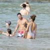 Exclusif - David Charvet et sa femme Brooke Burke se baignent avec leurs enfants Shaya et Heaven à l'hôtel Cheval Blanc à Saint-Barthélemy, le 28 mars 2017.