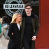 Exclusif - Ellie Goulding et son nouveau compagnon Caspar Jopling se baladent en amoureux à New York le 28 mars 2017.