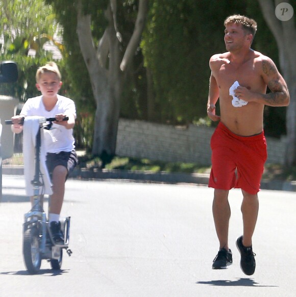 Ryan Phillippe fait son jogging en compagnie de son fils Deacon à Los Angeles Le 29 Août 2015