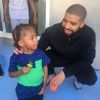 Drake assiste à l'anniversaire du petit Chace. Avril 2017.