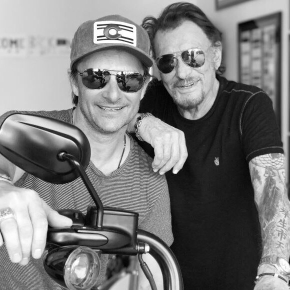 Johnny et David Hallyday posent ensemble pour Laeticia Hallyday, à Los Angeles. Photo postée sur Instagram le 11 avril 2017.