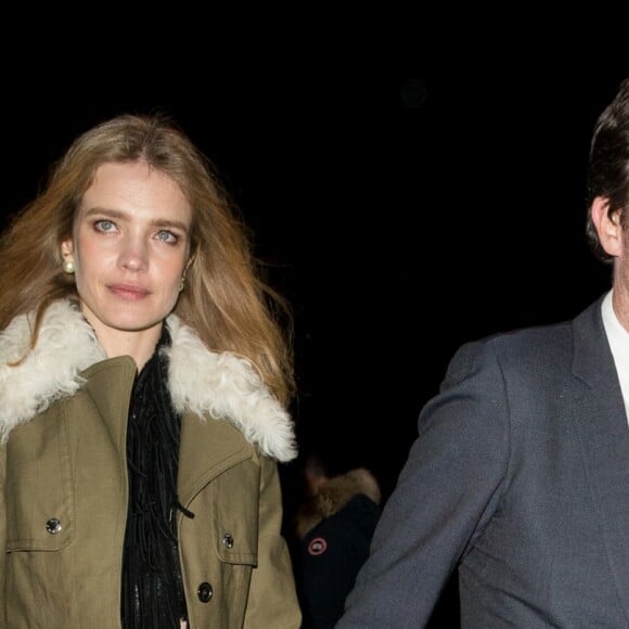 Natalia Vodianova et son compagnon Antoine Arnault à la sortie du cocktail du dîner de présentation de la nouvelle collection Vuitton "Masters, Les Grands Maîtres" en collaboration avec Jeff Koons au Louvre à Paris, France, le 11 avril 2017.