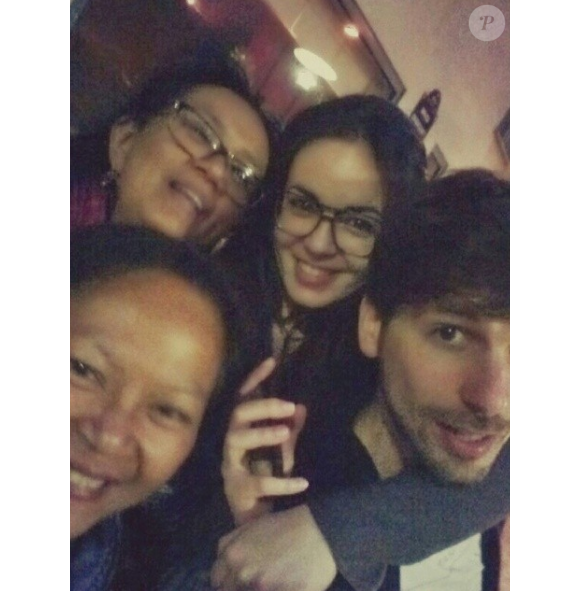 Vincent Glad et Agathe Auproux ont été très proches par le passé. Il y a quatre ans et demi ils se seraient fréquentés, pendant environ deux ans. Vincent Glad pose ici avec la famille de la chroniqueuse.