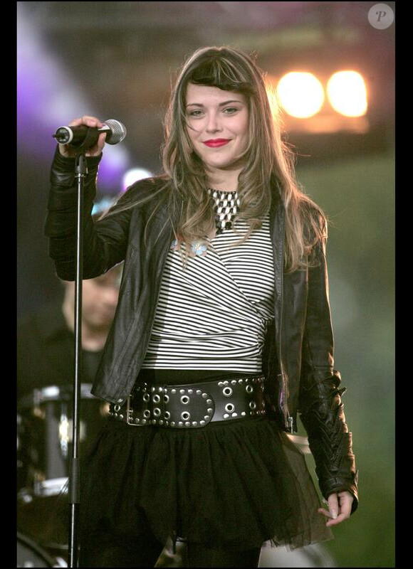 Emma Daumas lors d'un concert NRJ 12 en 2005