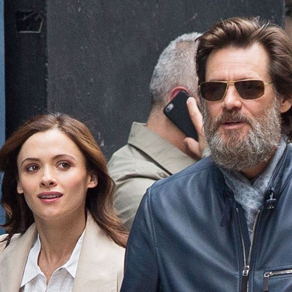 Jim Carrey se promène, main dans la main, avec sa compagne Cathriona White dans les rues de New York, le 18 mai 2015