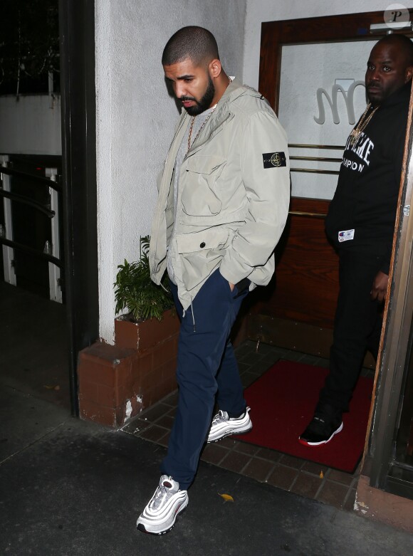 Le rappeur Drake est allé diner au restaurant Madeo à West Hollywood, le 4 avril 2017