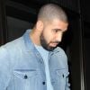 Le chanteur Drake sort du restaurant Novikov à Londres où il a dîné avec un groupe d'amis à Londres le 14 février 2017.