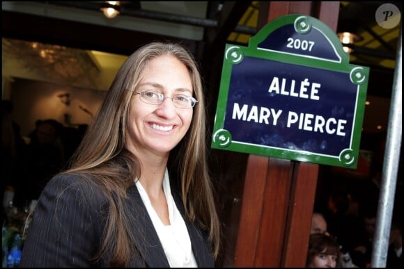 Mary Pierce inaugure son allée à Roland Garros, le 30 mai 2007.