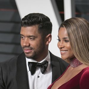 Russell Wilson et sa femme Ciara enceinte - People à la soirée Vanity Fair en marge de la cérémonie des Oscar 2017 à Los Angeles le 26 février 2017.