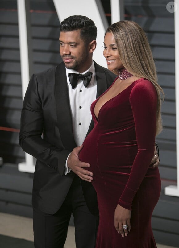 Russell Wilson et sa femme Ciara enceinte - People à la soirée Vanity Fair en marge de la cérémonie des Oscar 2017 à Los Angeles le 26 février 2017.