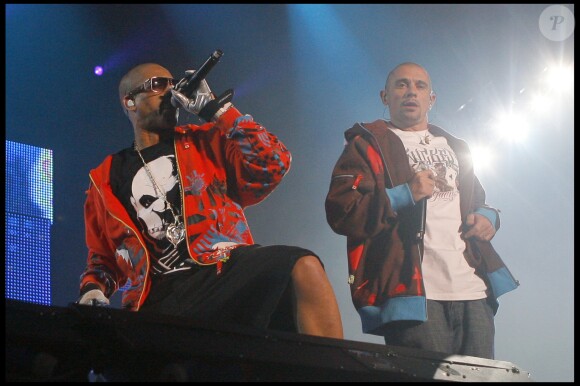 Kool Shen et JoeyStarr du groupe Suprême NTM lors de leur concert à Paris Bercy le 19 septembre 2008.