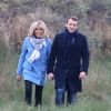 Emmanuel Macron et sa femme Brigitte Macron (Trogneux) se promènent au Touquet la veille du premier tour des élections présidentielles le 22 avril 2017. © Dominique Jacovides - Sébastien Valiela/Bestimage