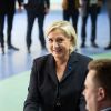 Marine Le Pen vote à l'école Jean-Jacques Rousseau de Hénin-Beaumont pour le premier tour des élections présidentielles le 23 avril 2017.