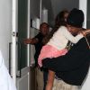 Mariah Carey et Nick Cannon quittent le restaurant Au Fudge avec leurs enfants Moroccan et Monroe à West Hollywood le 22 avril 2017.