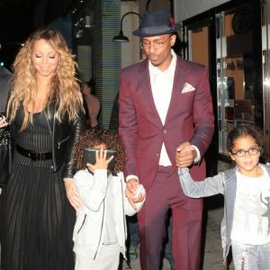 Nick Cannon et Mariah Carey quittent le restaurant Mr Chow avec leurs enfants à Los Angeles le 20 avril 2017.
