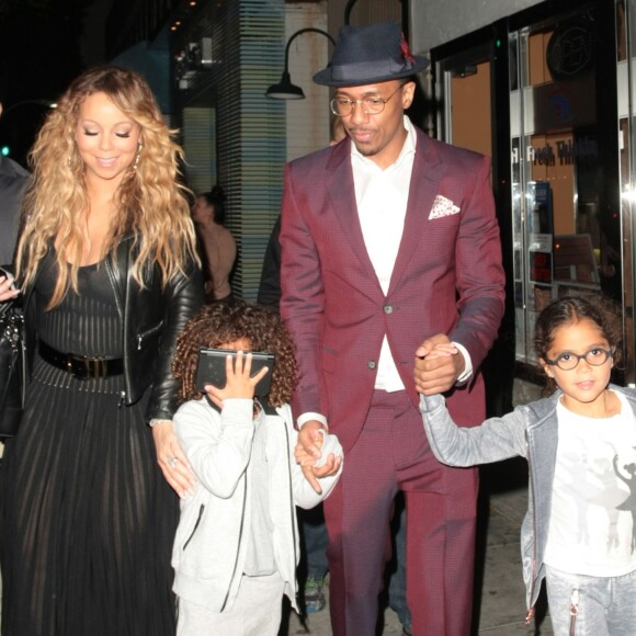 Nick Cannon et Mariah Carey quittent le restaurant Mr Chow avec leurs enfants à Los Angeles le 20 avril 2017.