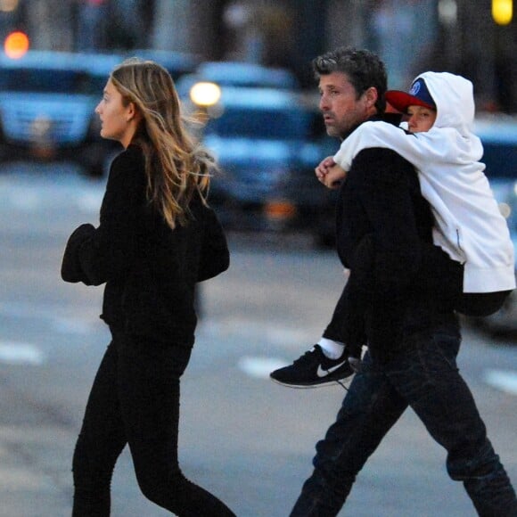 Exclusif - Patrick Dempsey se promène avec sa fille Tallula Fyfe Dempsey et son fils Darby Galen Dempsey dans les rues de New York, le 4 avril 2017