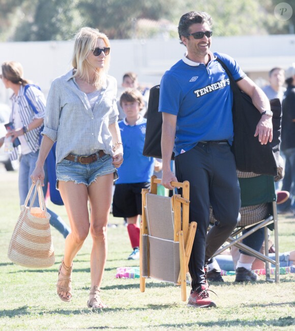 Patrick Dempsey encourage ses fils Sullivan et Darby lors d'un match de football dans un parc à Los Angeles. Sa femme Jillian est de la partie! Le 22 mai 2016
