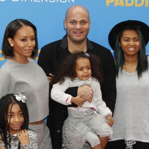 Melanie Brown (Mel B), son mari Stephen Belafonte et ses enfants Angel, Madison et Phoenix à la Première du film "Paddington" au Chinese Theatre à Hollywood. Le 10 janvier 2015